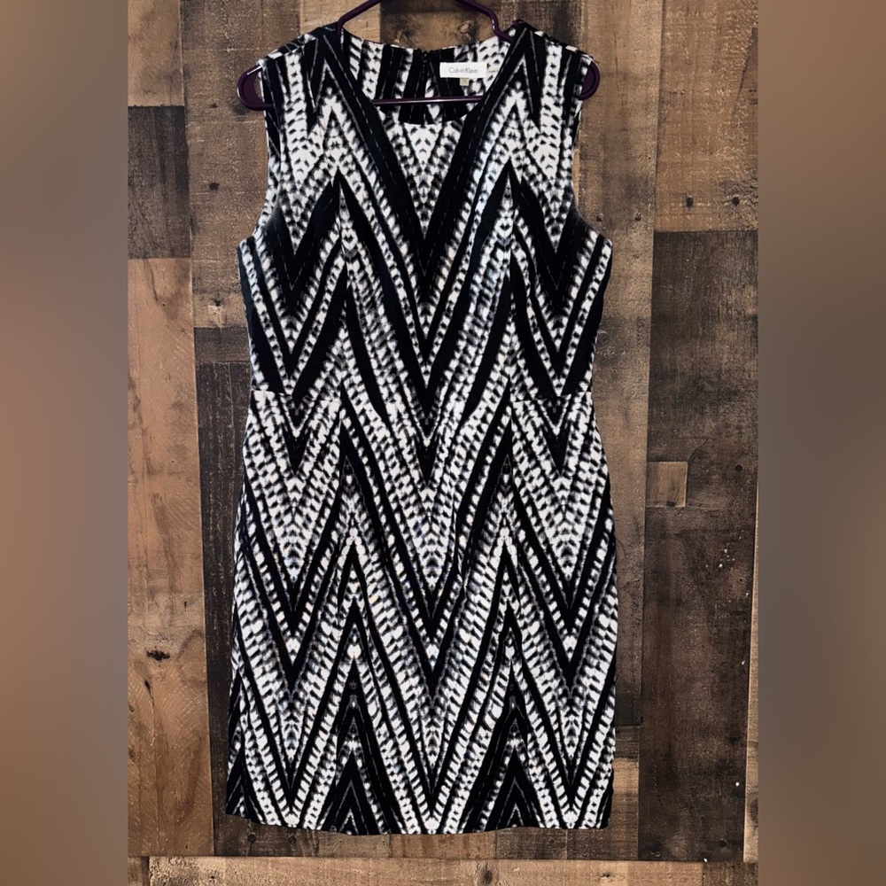 Women’s Sz 10 Calvin Klein Black Purple White Chevron Midi Sheath Dress